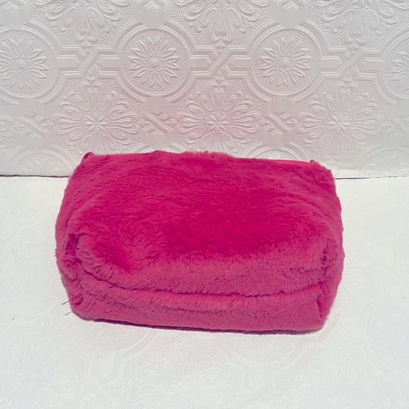 🎀Steve Madden Pink Faux Fur 2- In-1  Tote Set Brand New with Tags 🎀 - Picture 10 of 12